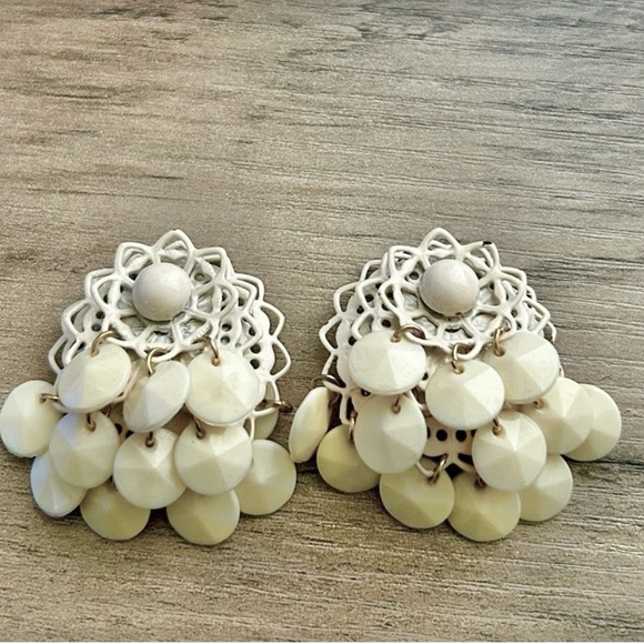 Vintage White Ivory Drop Boho Clip-On Filigree Chandelier Earrings - Picture 4 of 5